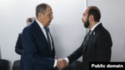 Rusiyanın xarici işlər naziri Sergey Lavrov və onun erməni həmkarı Ararat Mirzoyan Skopyedə görüşür.