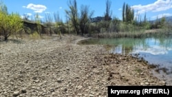 Оголившийся склон Белогорского водохранилища