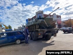 ДТП на улице Керчи с участием российской военной техники, апрель 2023 года