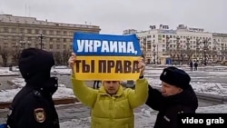 Скриншот видео задержания протестующего 13 марта