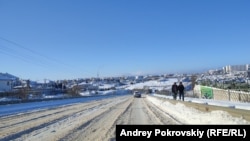 Заснеженная дорога в Севастополе. Архивное фото