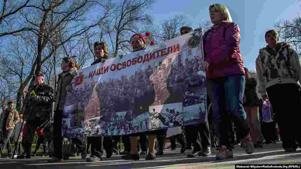 Участники акции &laquo;Наши освободители&raquo; &ndash; без запрещенной советской символики