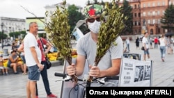 "Привет" от участников митинга любителю париться в бане Михаилу Дегтяреву