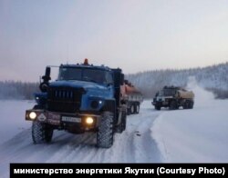 Вездеходы с углем для якутского поселка Сватай