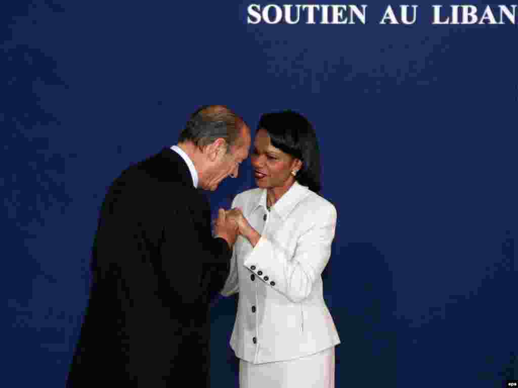 France -- President Jacques Chirac (L) greets US Secretary of State Condolezza Rice at the Conference for Support on Lebanon in Paris, 25Jan2007 