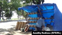 «Ötən ay hər gün 30-40 manat qazancım olurdu. İndi heç nə yoxdur».